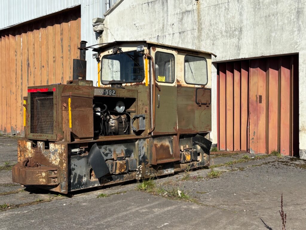 Photo of a remnant machine engine from the old rail network used to transport the turf on Lough Boora. Former Bord na Móna
workers want to preserve the stories, memories and lives of workers and communities that thrived from the late 1940 until
the cessation of peat and the shift to decommission the cut bogs and move to bog rehabilitation and in some cases renewable energy. While welcoming the changed commercial and industrial use of the boglands, the need to preserve nature and return the land to carbon storage, many communities, villages and towns who helped build the industry for decades want to see
their past included in the shaping of a transformed future