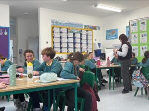 Photo of Artist Sophie Carroll Hunt introducing the art project to the class 
